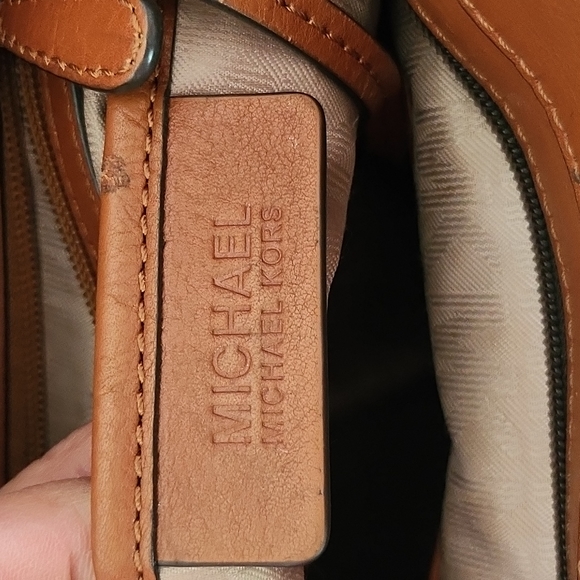 MICHAEL MICHAEL KORS VOYAGER MEDIUM LOGO TOTE BAG - Picture 8 of 13